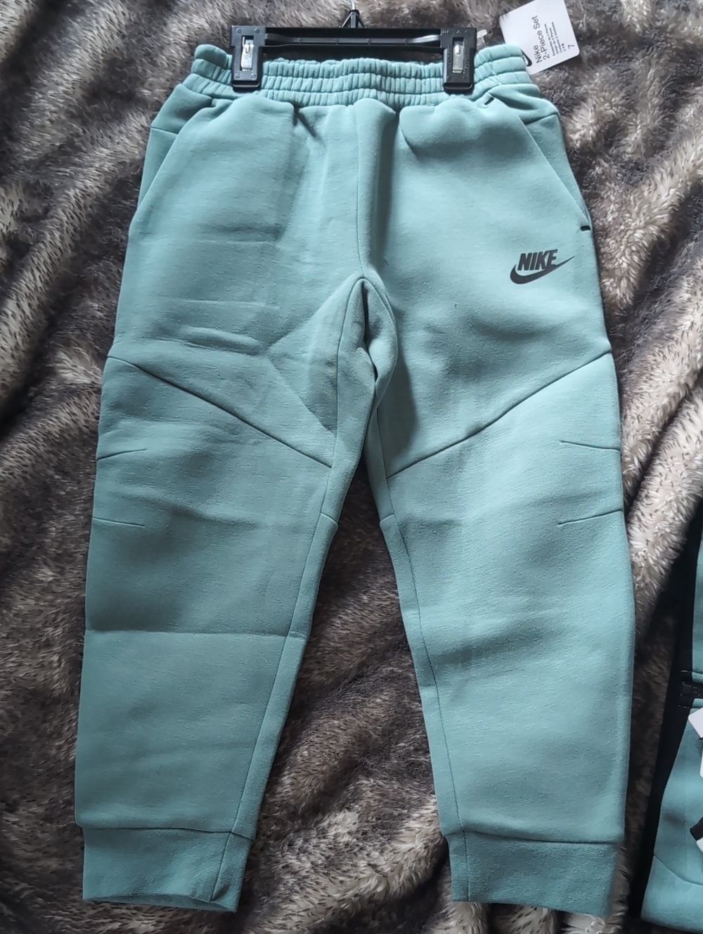 Nike Tech - Picture 3 of 5